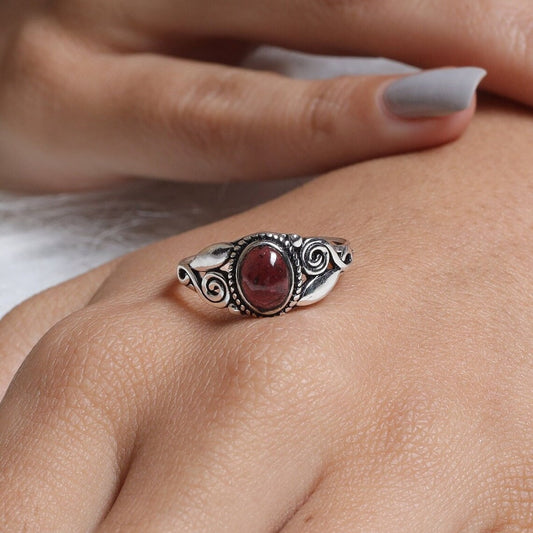 Garnet Ring / 925 Sterling Silver Ring / Oval Gemstone Ring / Handmade Jewelry / Minimalist Ring / Women Silver Ring / Anniversary Gift